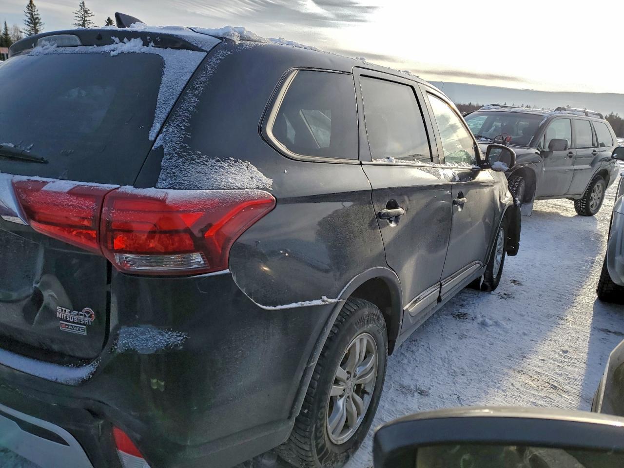 2020 Mitsubishi Outlander Es - Фото 3