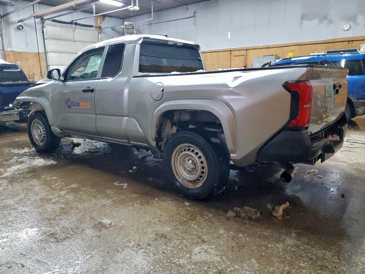 2024 Toyota Tacoma Xtracab - Image 2