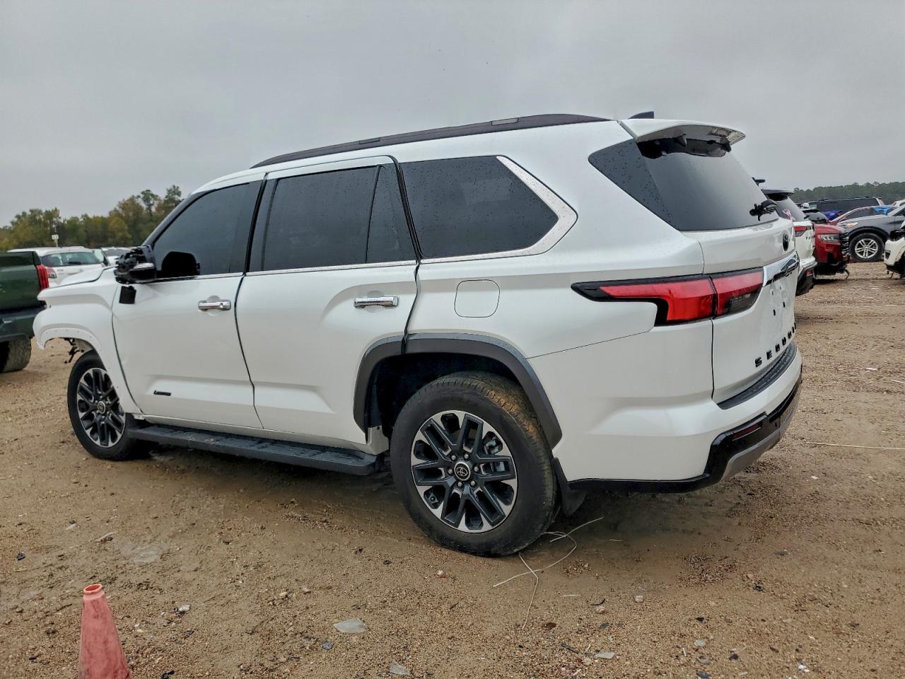 2023 Toyota Sequoia Sr5 - Фото 2