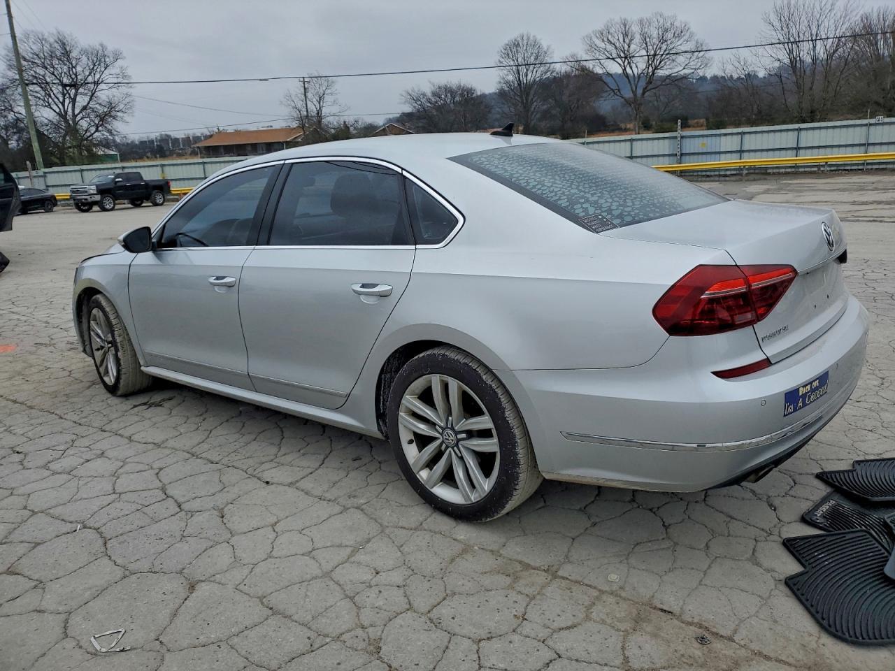 2017 Volkswagen Passat Se - Фото 2