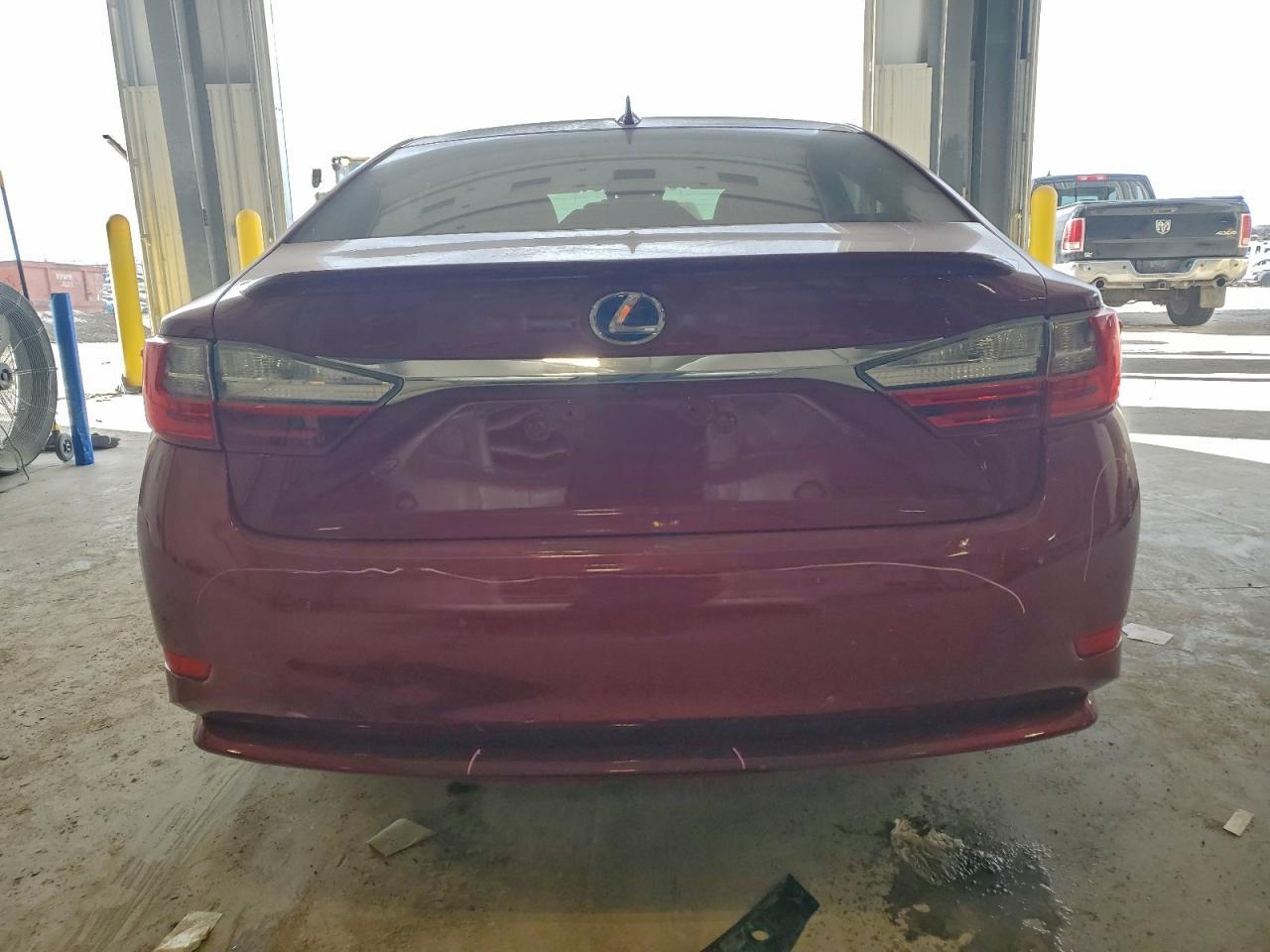 2016 Lexus Es 300H - Фото 6