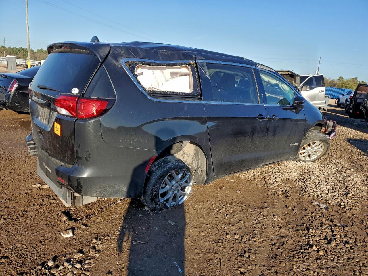 2022 Chrysler Voyager Lx - Image 3