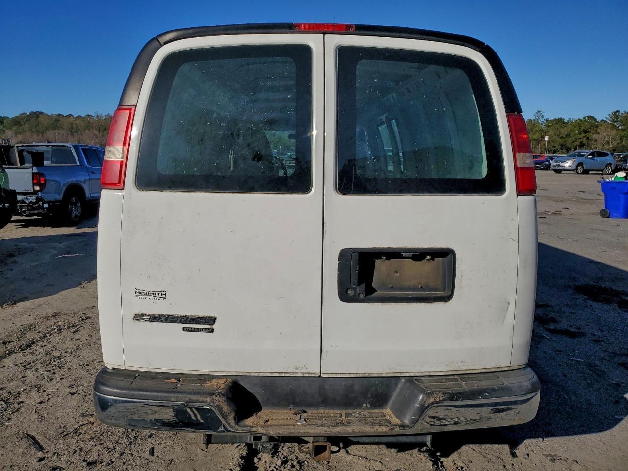 2015 Chevrolet Express G2500 - Image 6