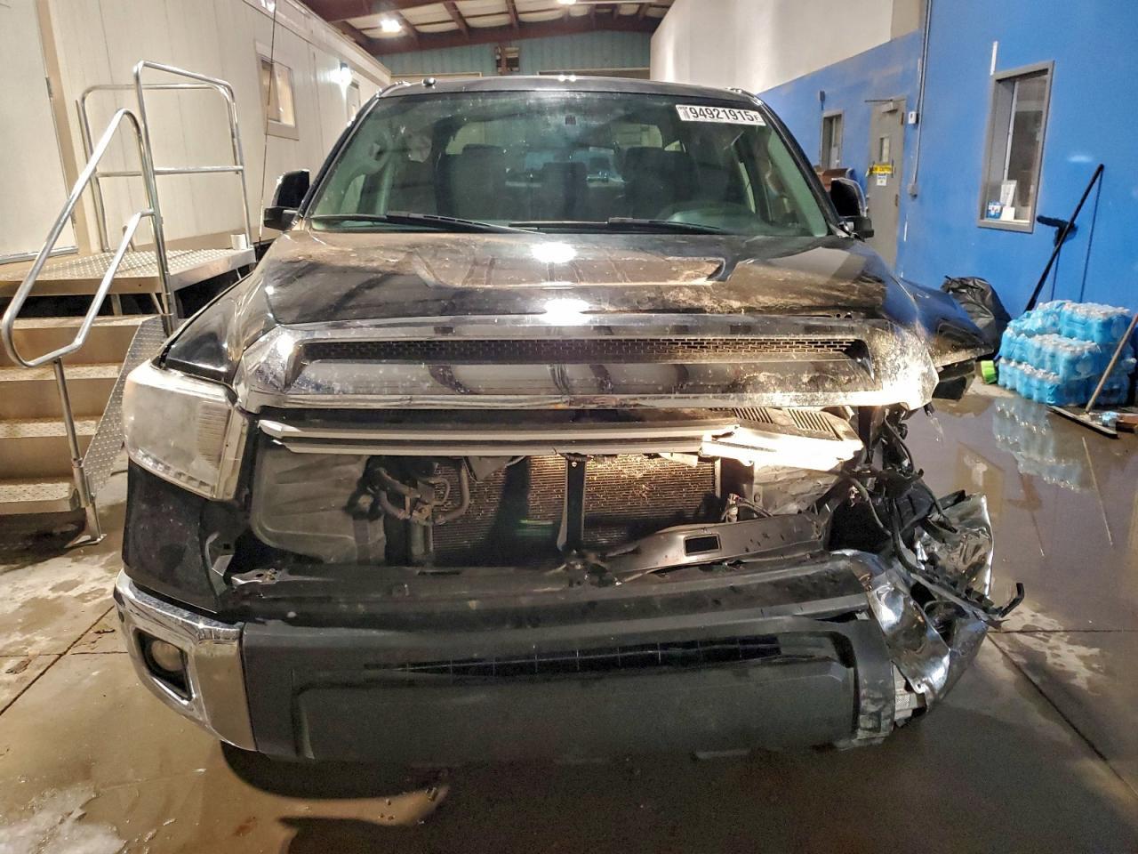 2017 Toyota Tundra Crewmax Limited - Image 5