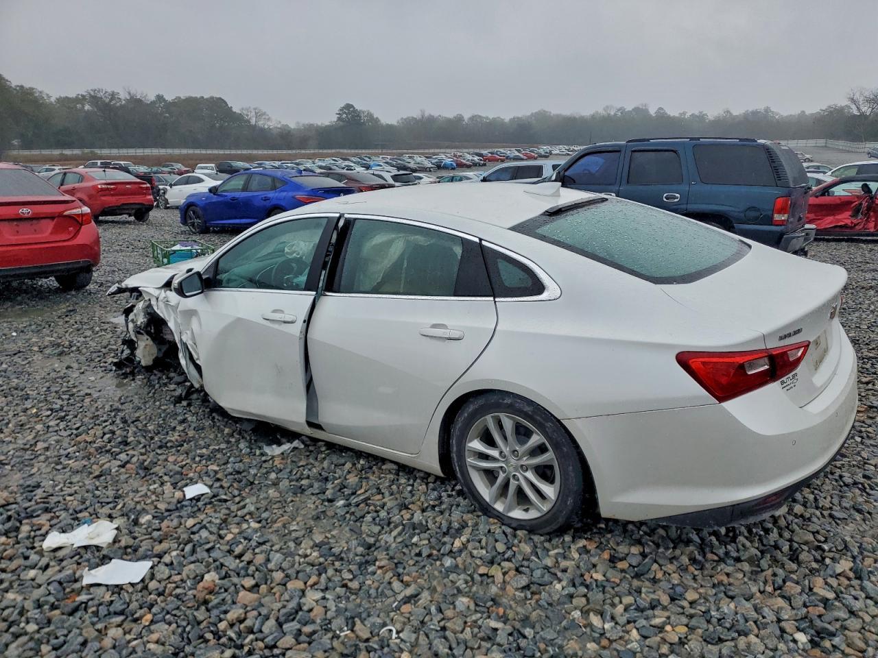 2018 Chevrolet Malibu Lt - Image 2