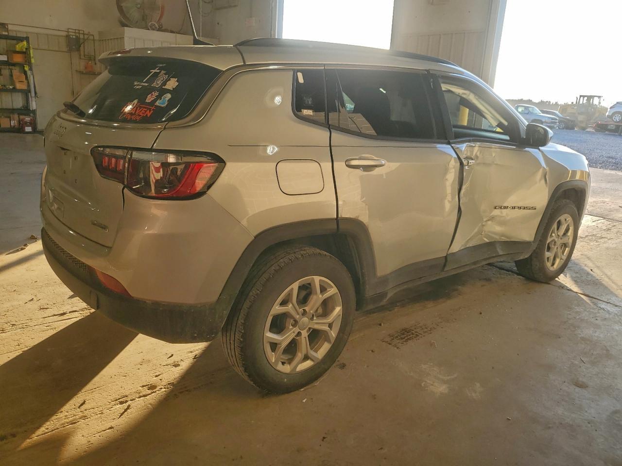 2024 Jeep Compass - Image 3