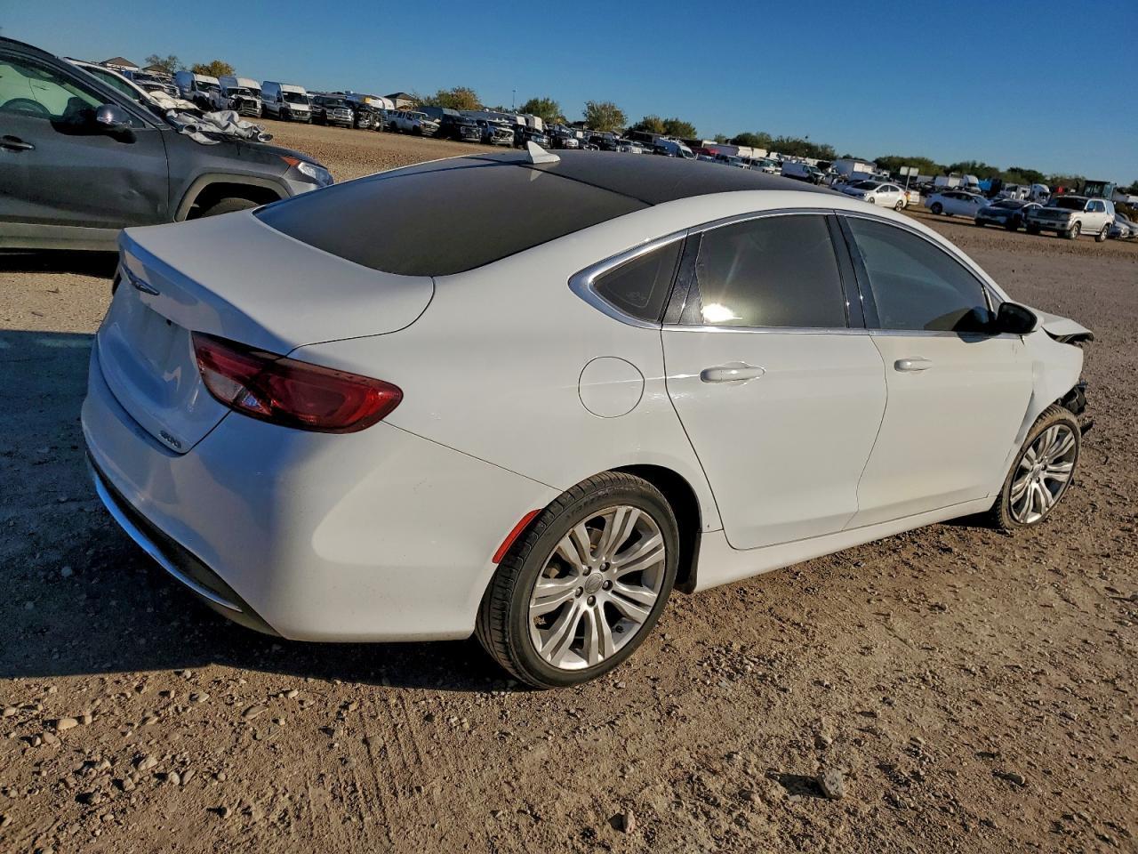 2016 Chrysler 200 Limited - Фото 3