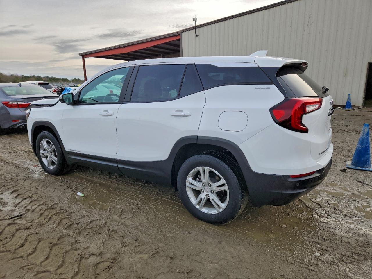 2022 GMC Terrain Sle - Image 2