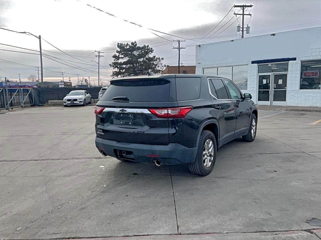 2018 Chevrolet Traverse Ls - Image 4