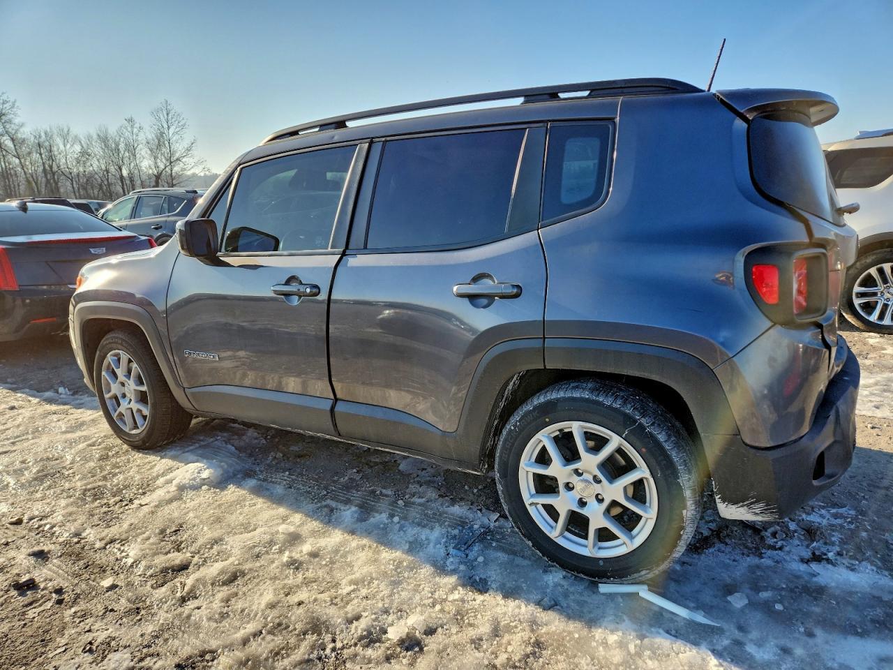 2020 Jeep Renegade Latitude - Image 2