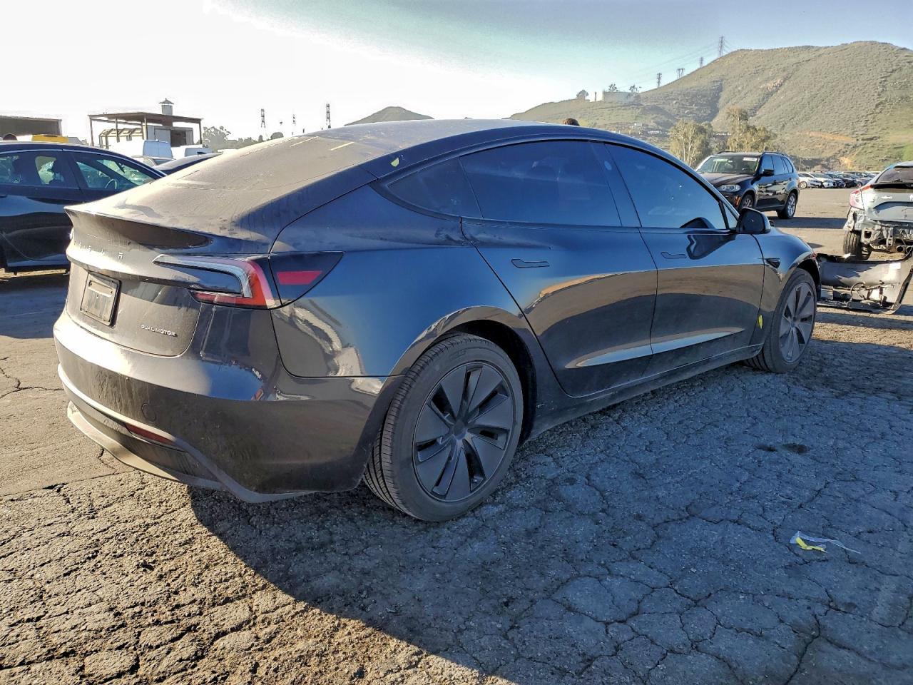 2024 Tesla Model 3 - Фото 3