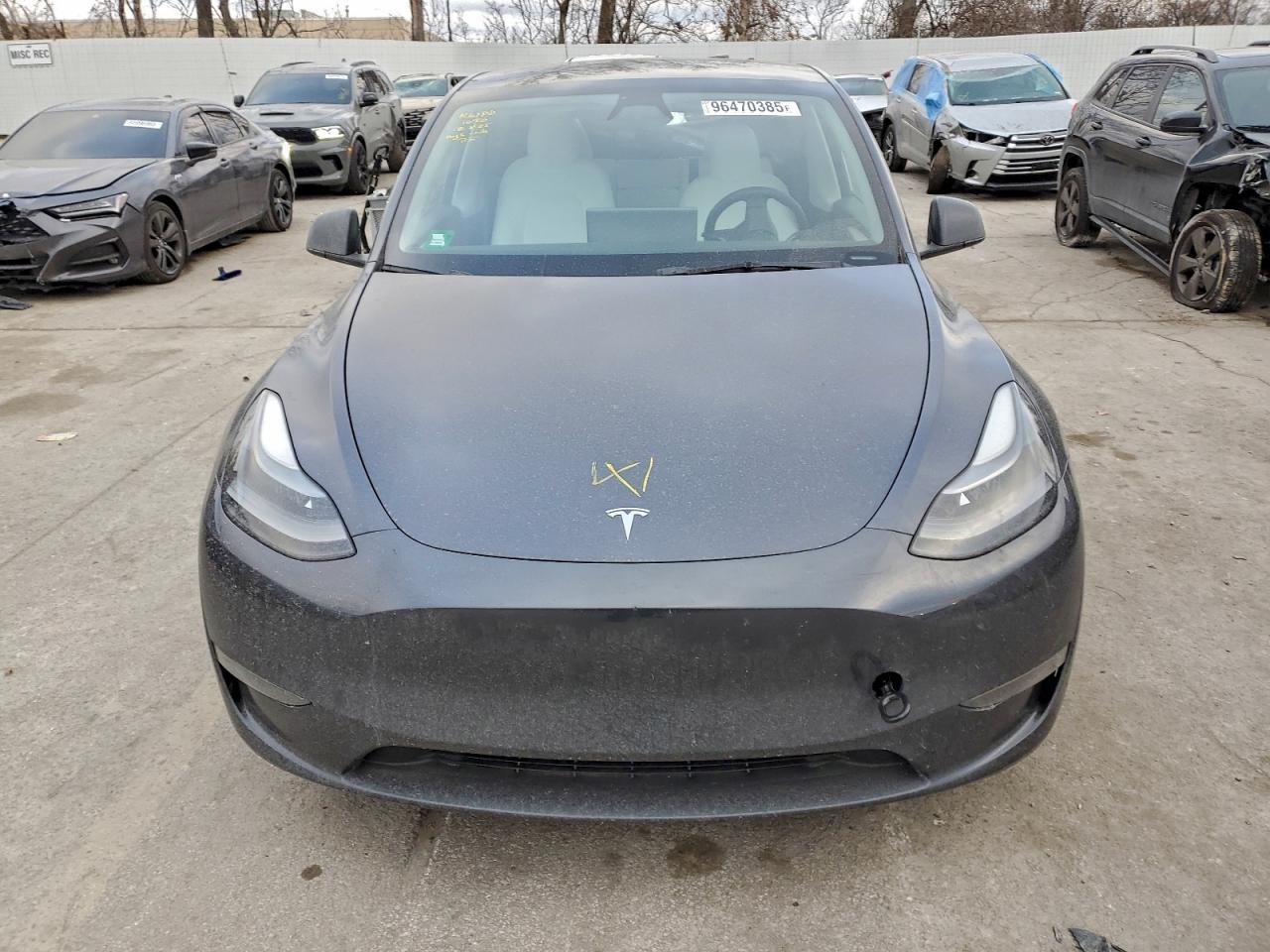 2023 Tesla Model Y - Image 5
