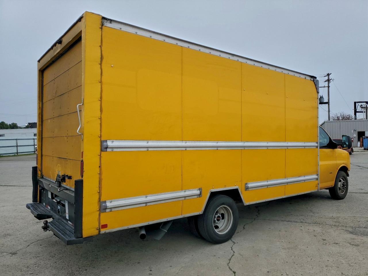 2021 GMC Savana Cutaway G3500 - Image 3