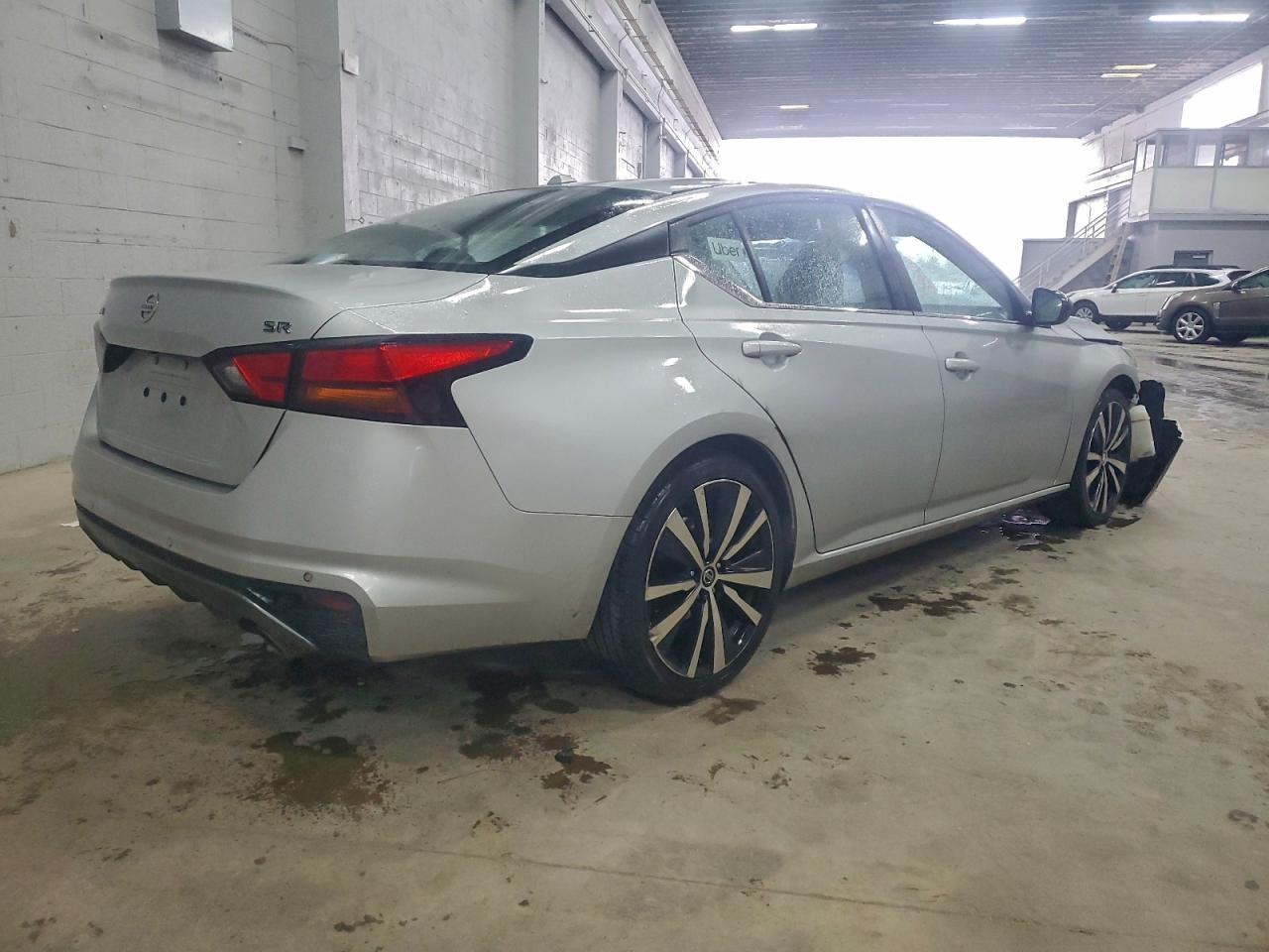 2021 Nissan Altima Sr - Фото 3