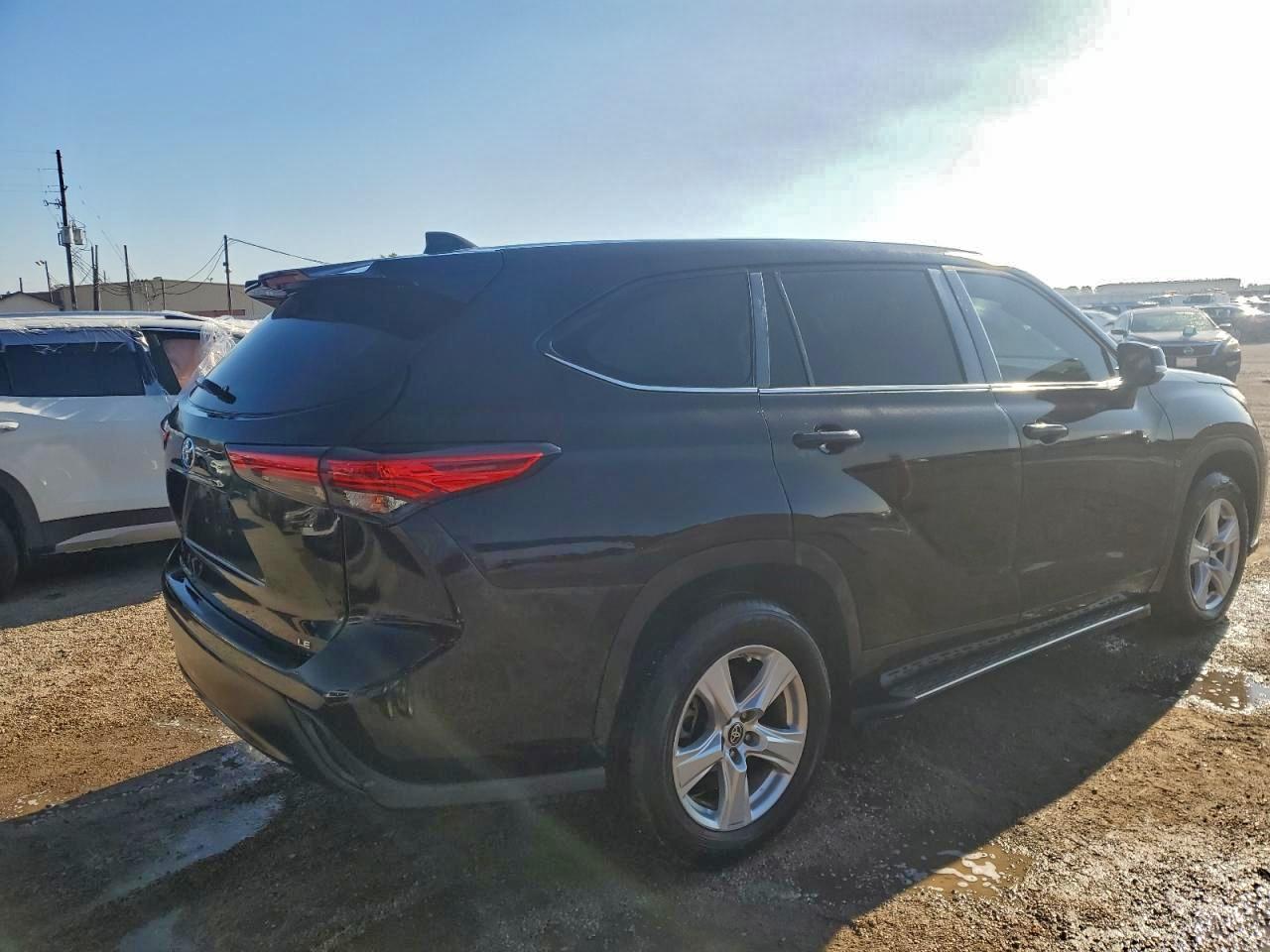 2022 Toyota Highlander L - Фото 3