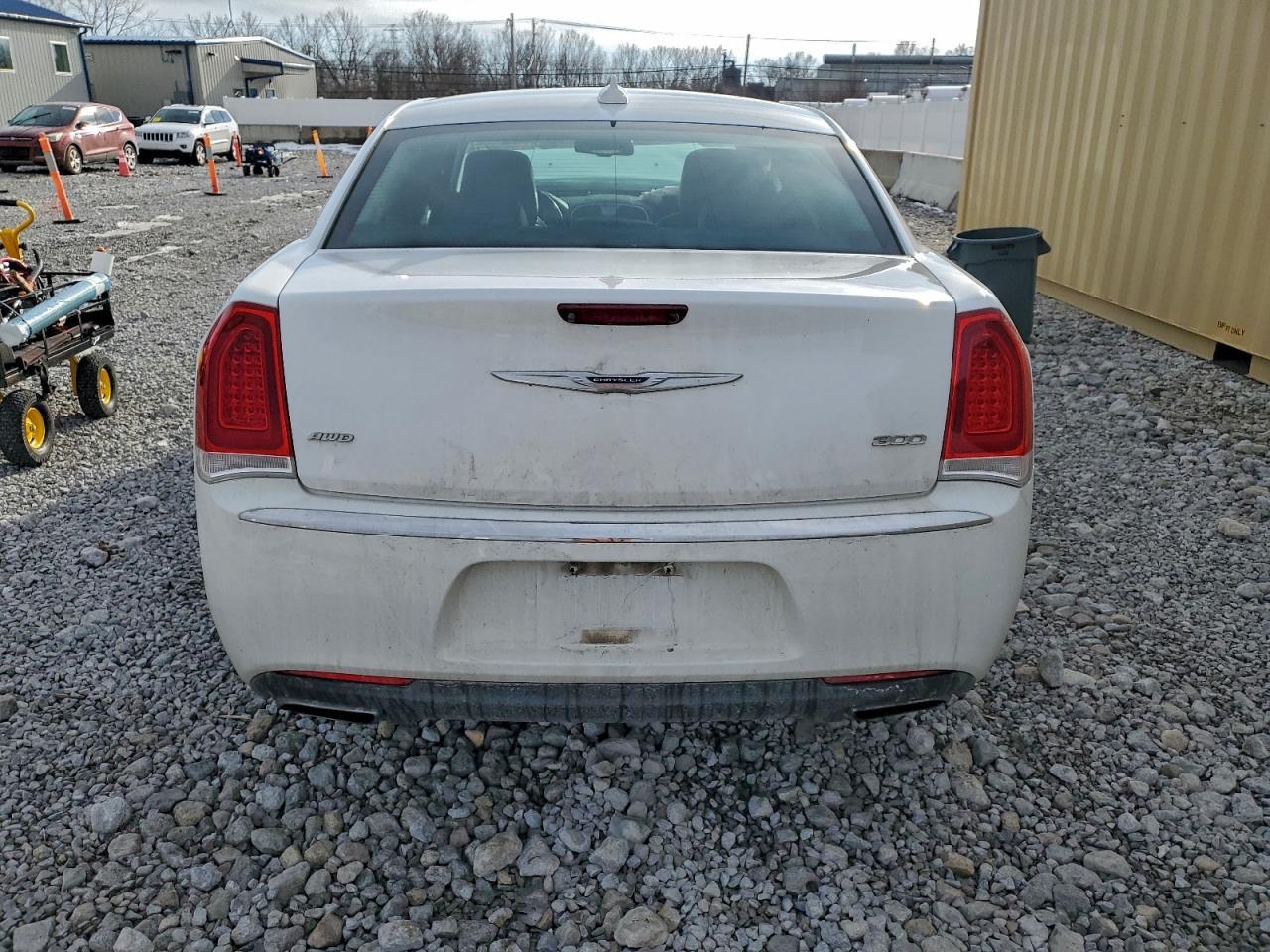 2017 Chrysler 300 Limited - Фото 6