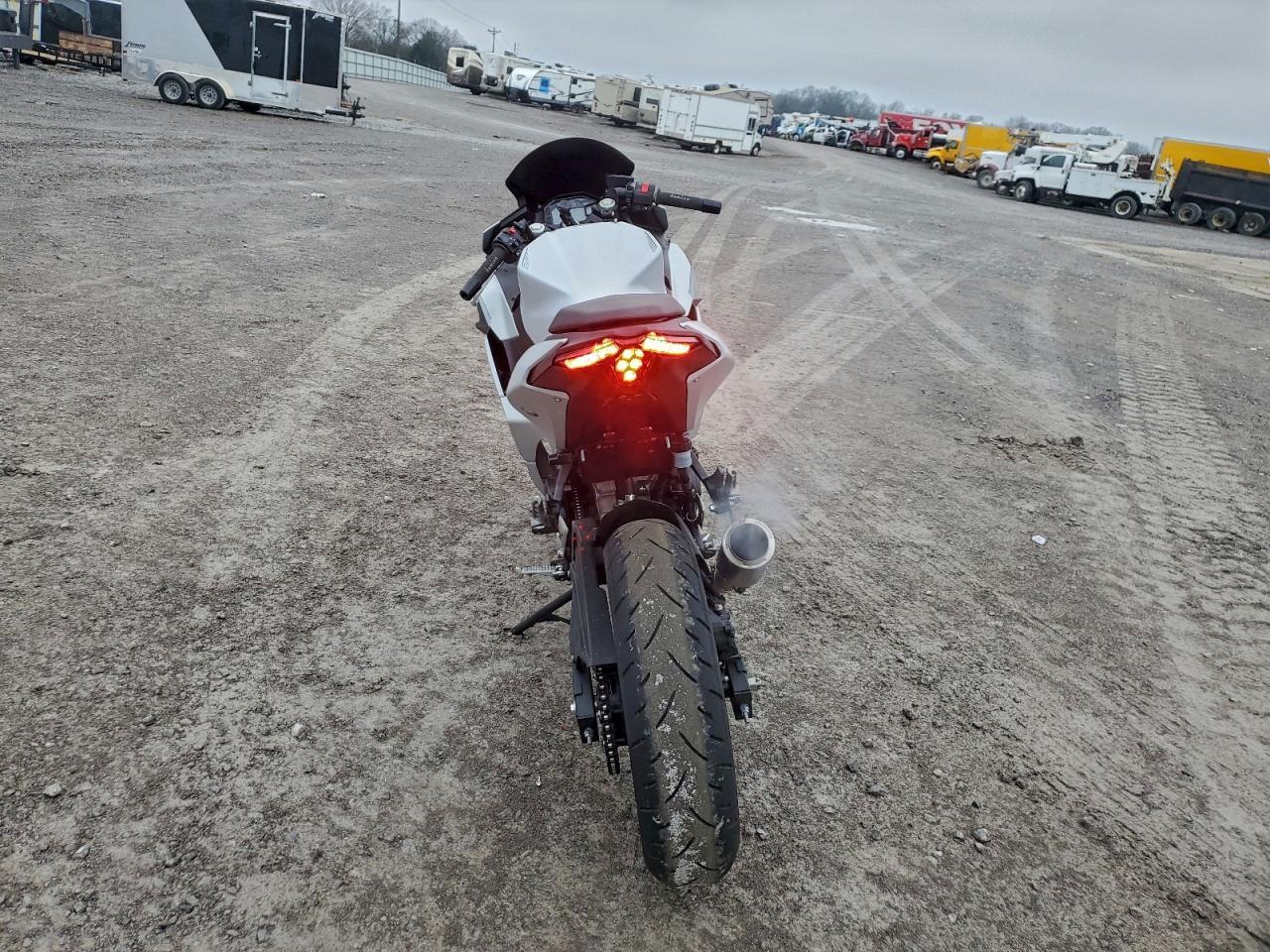 2025 Kawasaki Ex500 - Фото 4