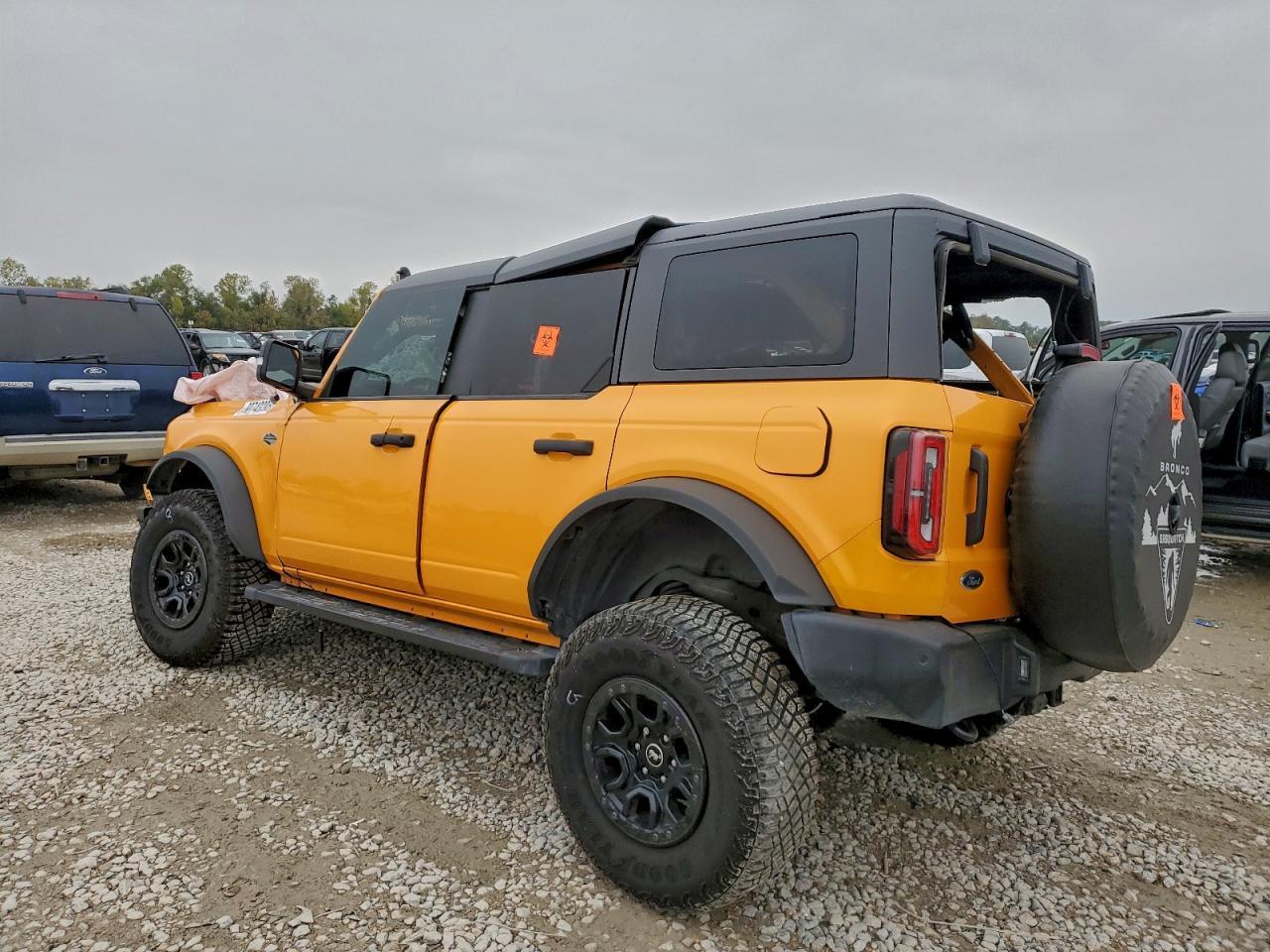 2022 Ford Bronco Base - Фото 2
