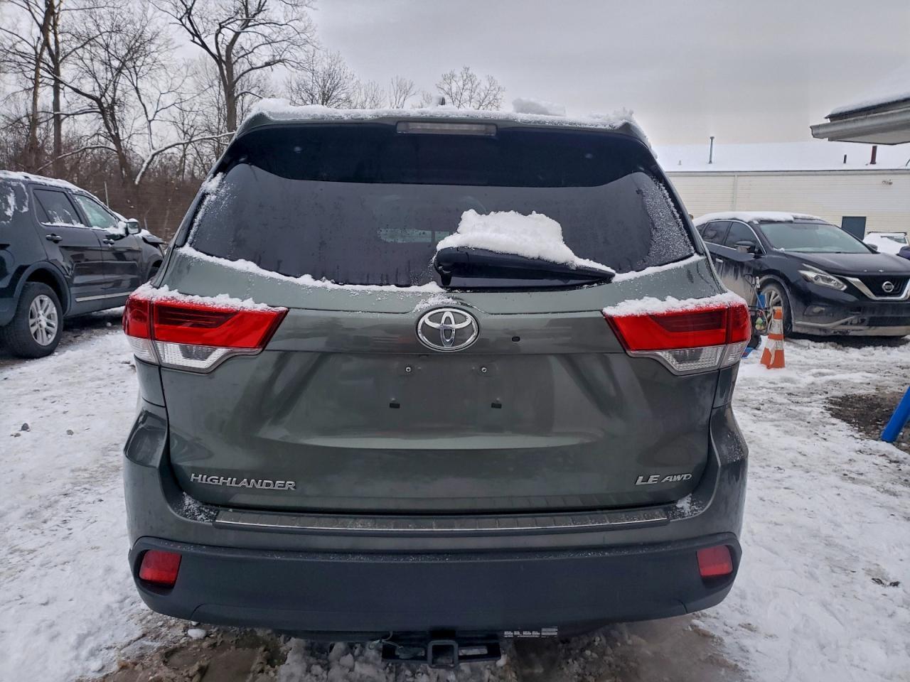 2017 Toyota Highlander Le - Фото 6