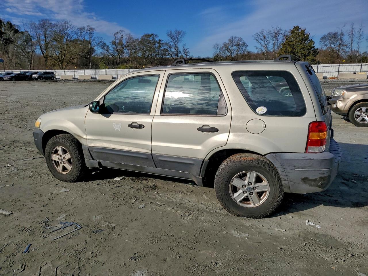 2005 Ford Escape Xls - Image 2