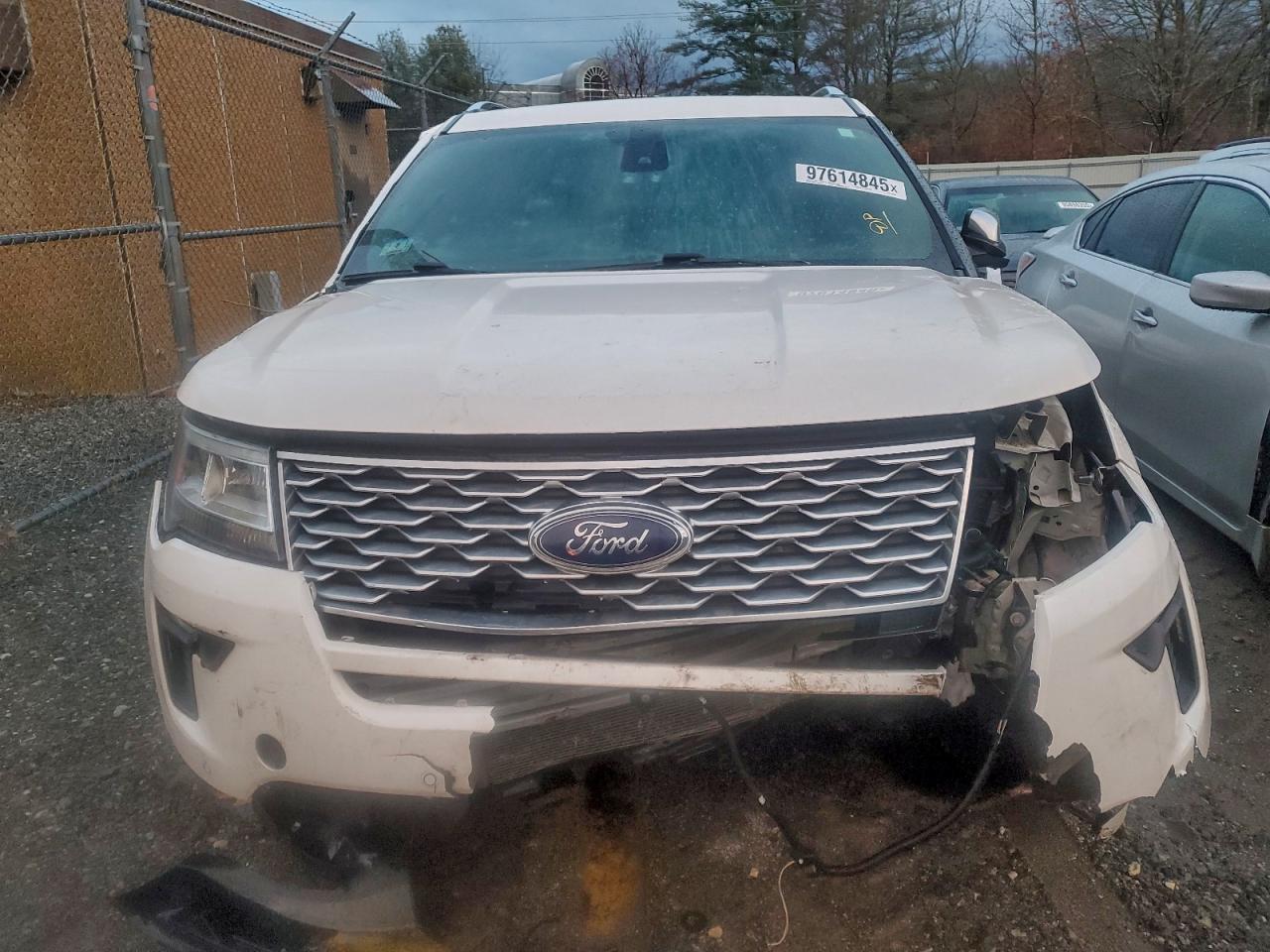 2018 Ford Explorer Platinum - Image 5