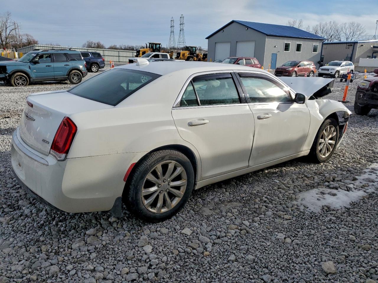 2017 Chrysler 300 Limited - Фото 3