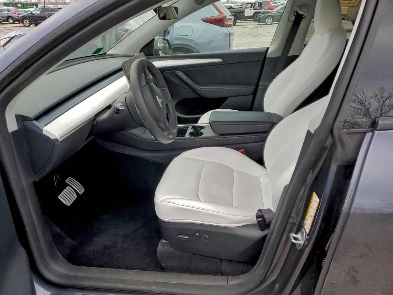 2023 Tesla Model Y - Image 7