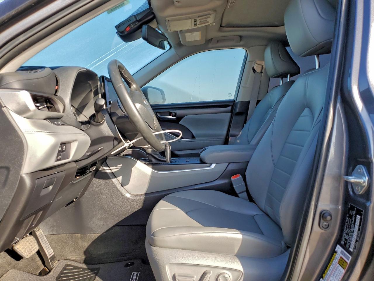 2024 Toyota Highlander Le - Image 7