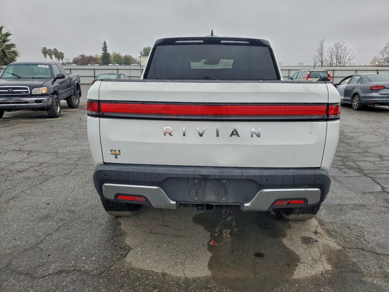 2022 Rivian R1T Launch Edition - Фото 6