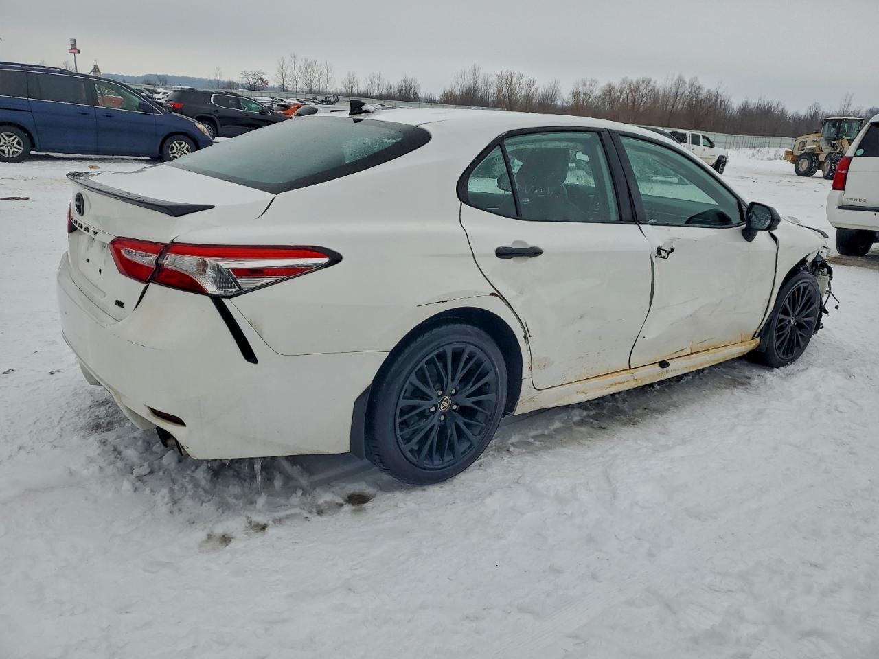 2020 Toyota Camry Se Nightshade - Фото 3