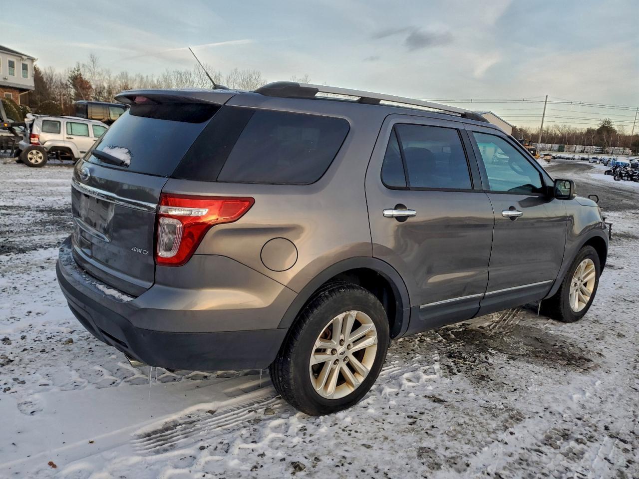 2012 Ford Explorer - Фото 3