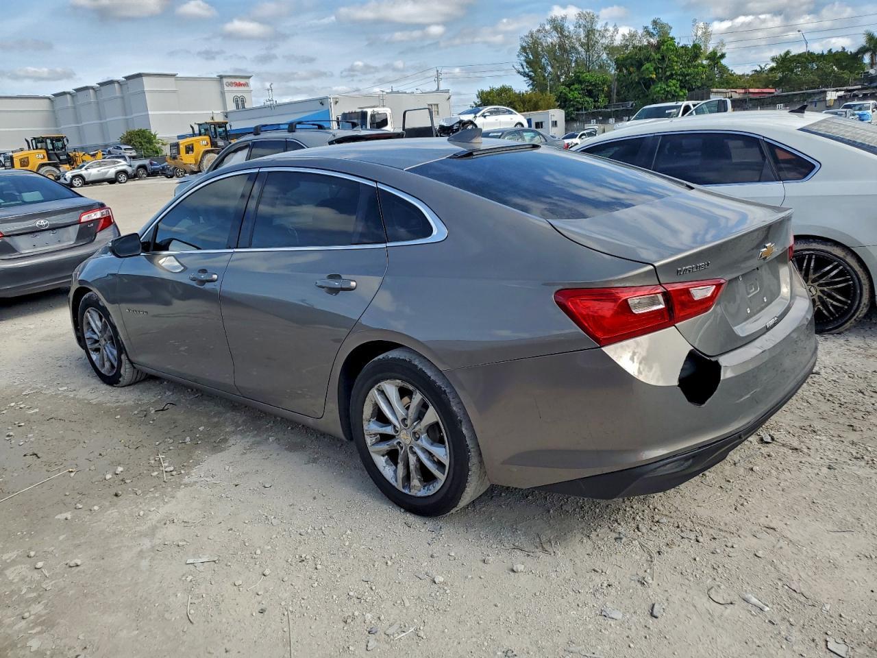 2018 Chevrolet Malibu Lt - Image 2
