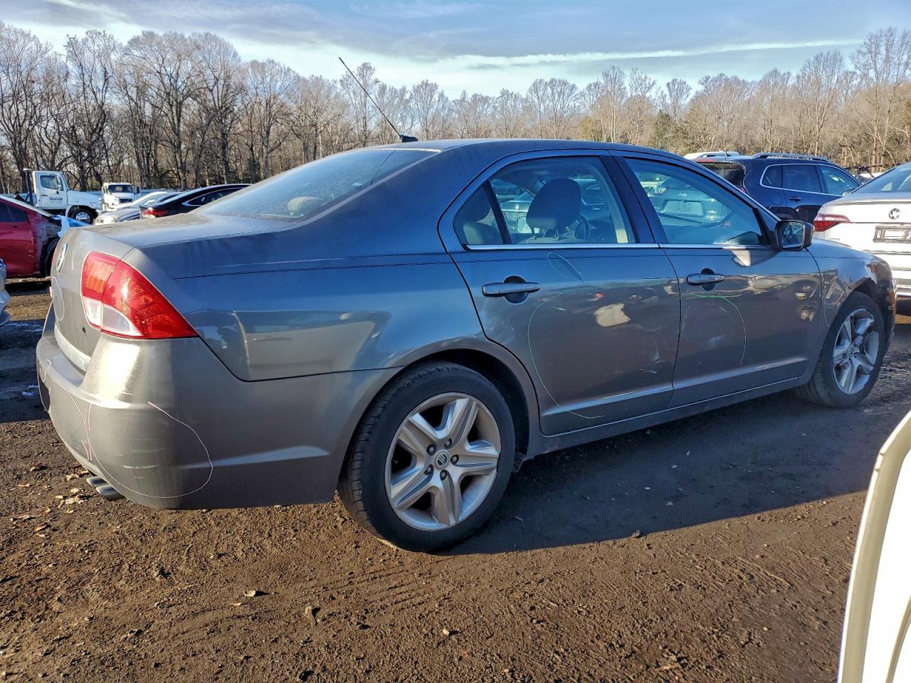 2010 Mercury Milan - Image 3