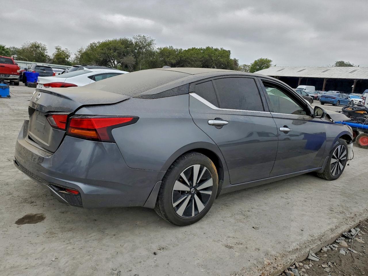2019 Nissan Altima Sl - Image 3