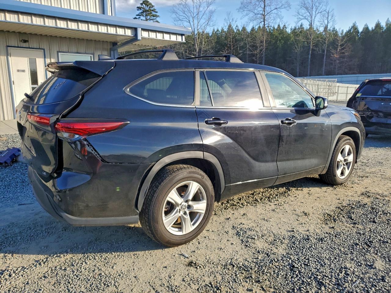 2023 Toyota Highlander L - Фото 3