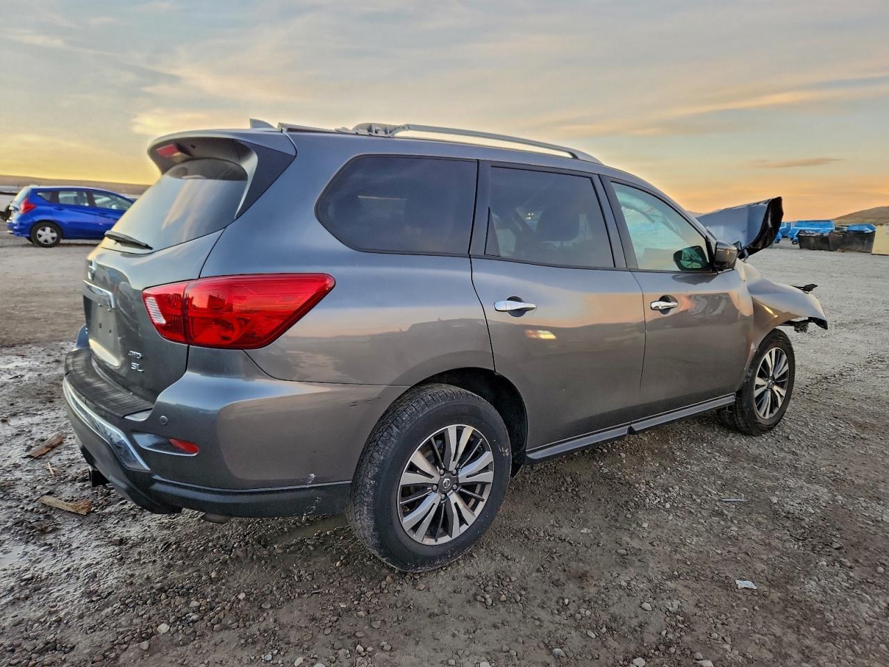 2019 Nissan Pathfinder S - Фото 3