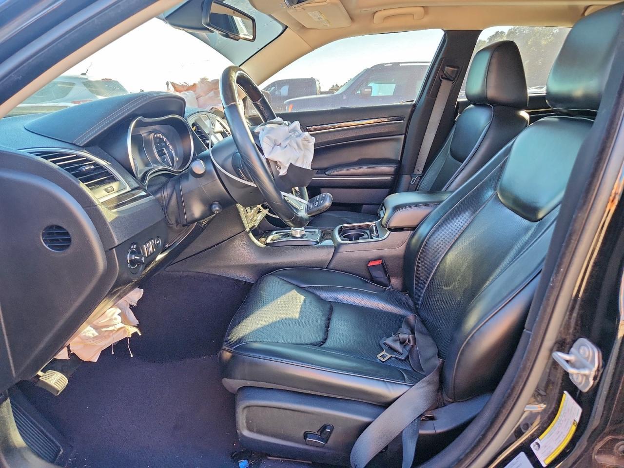 2017 Chrysler 300C - Image 7