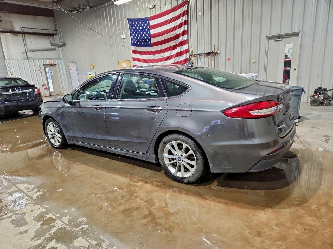 2019 Ford Fusion Se - Image 2