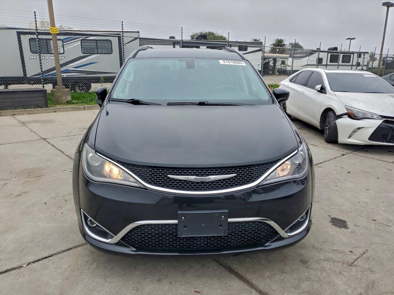 2017 Chrysler Pacifica Touring L - Image 5