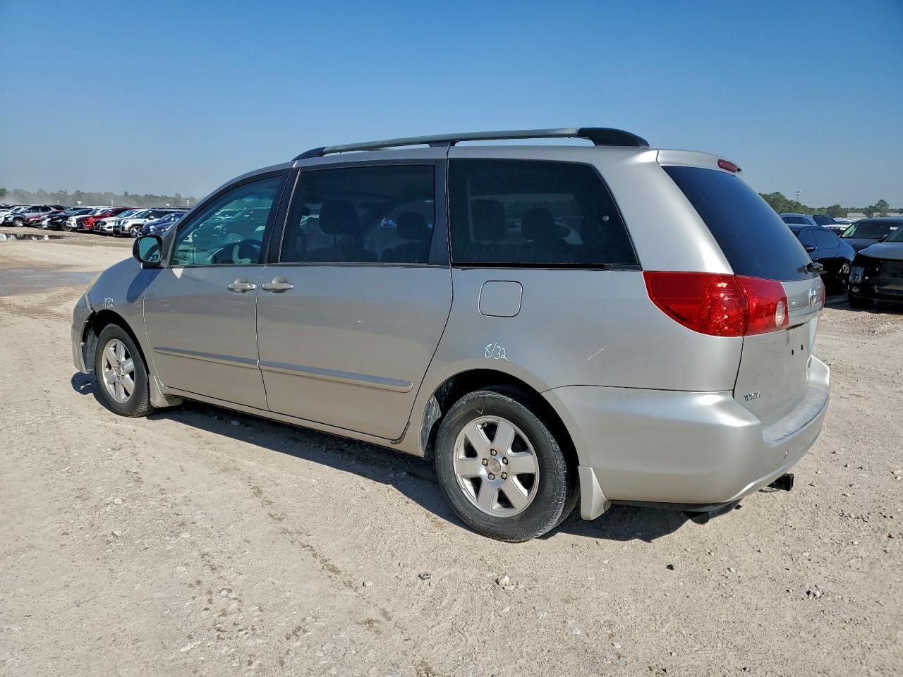 2006 Toyota Sienna - Фото 2