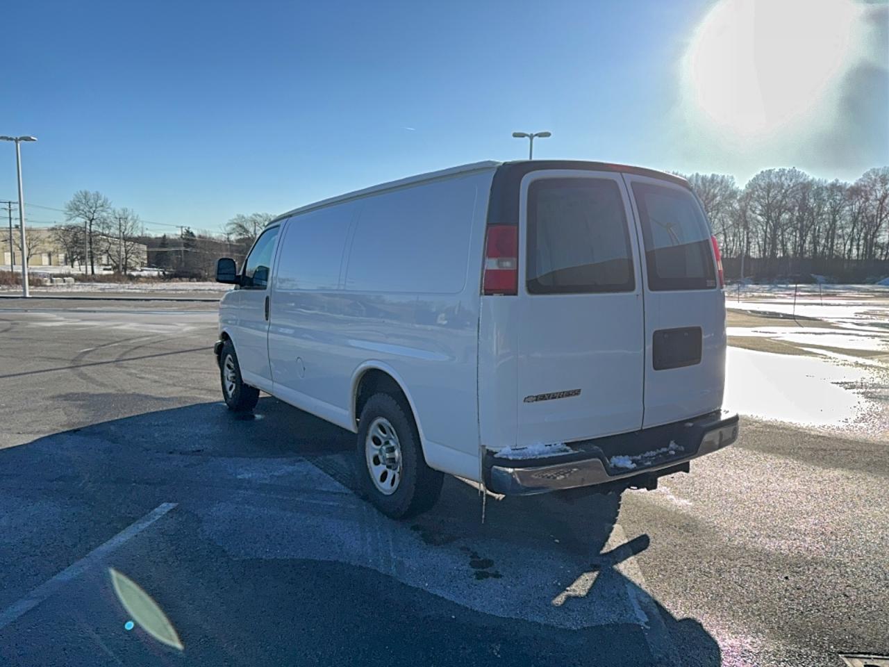 2011 Chevrolet Express G1500 - Фото 3