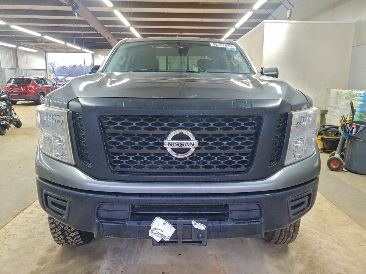 2017 Nissan Titan Xd S - Фото 5