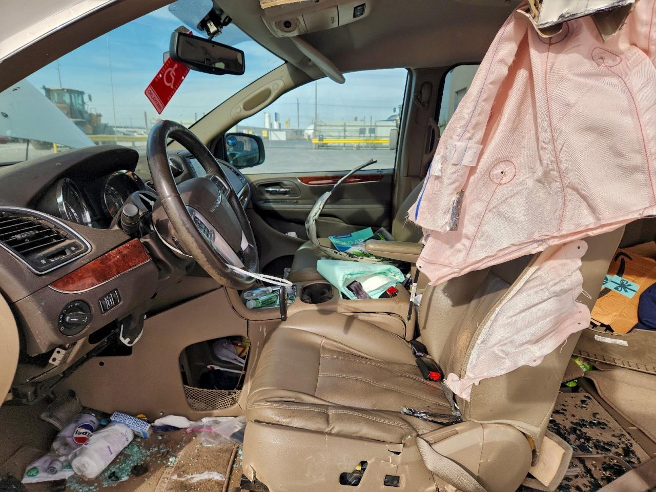 2013 Chrysler Town & Country Touring L - Фото 7