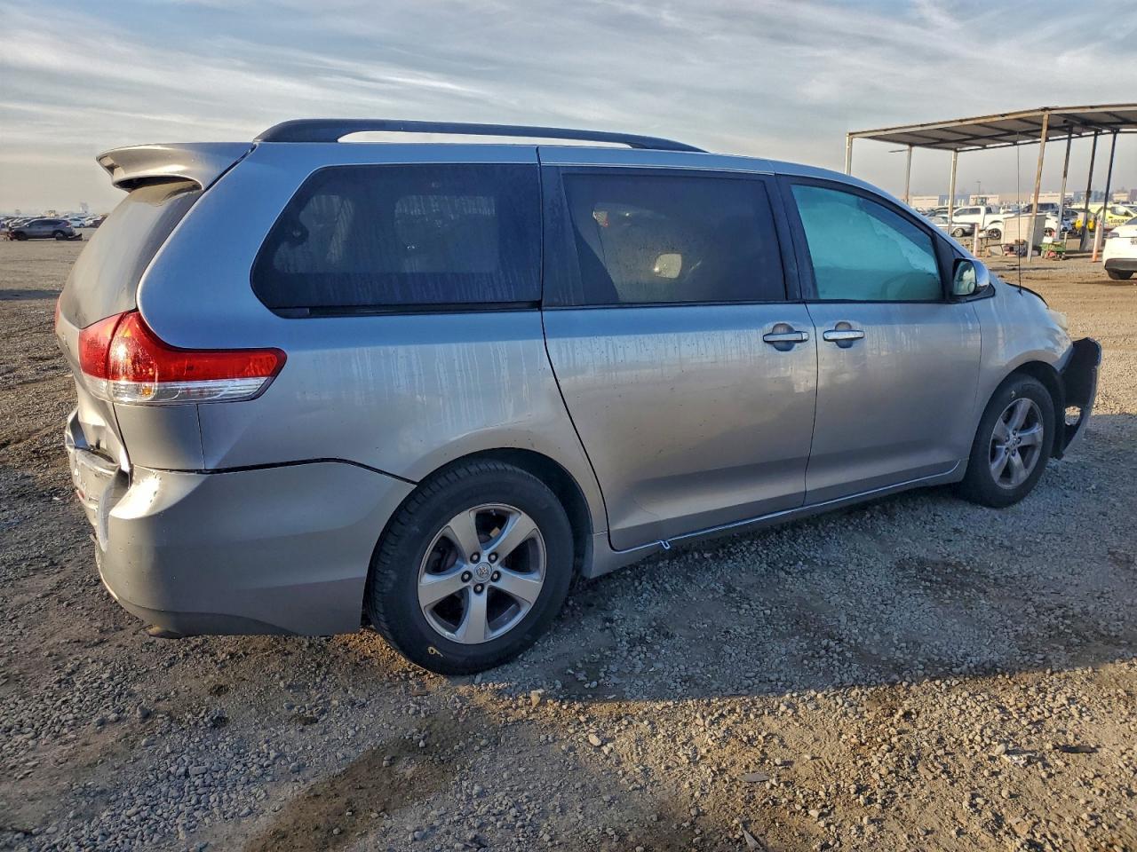2011 Toyota Sienna Le - Фото 3