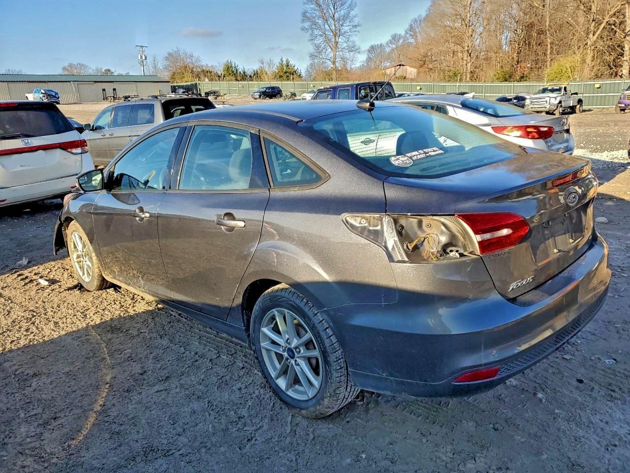 2017 Ford Focus Se - Фото 2