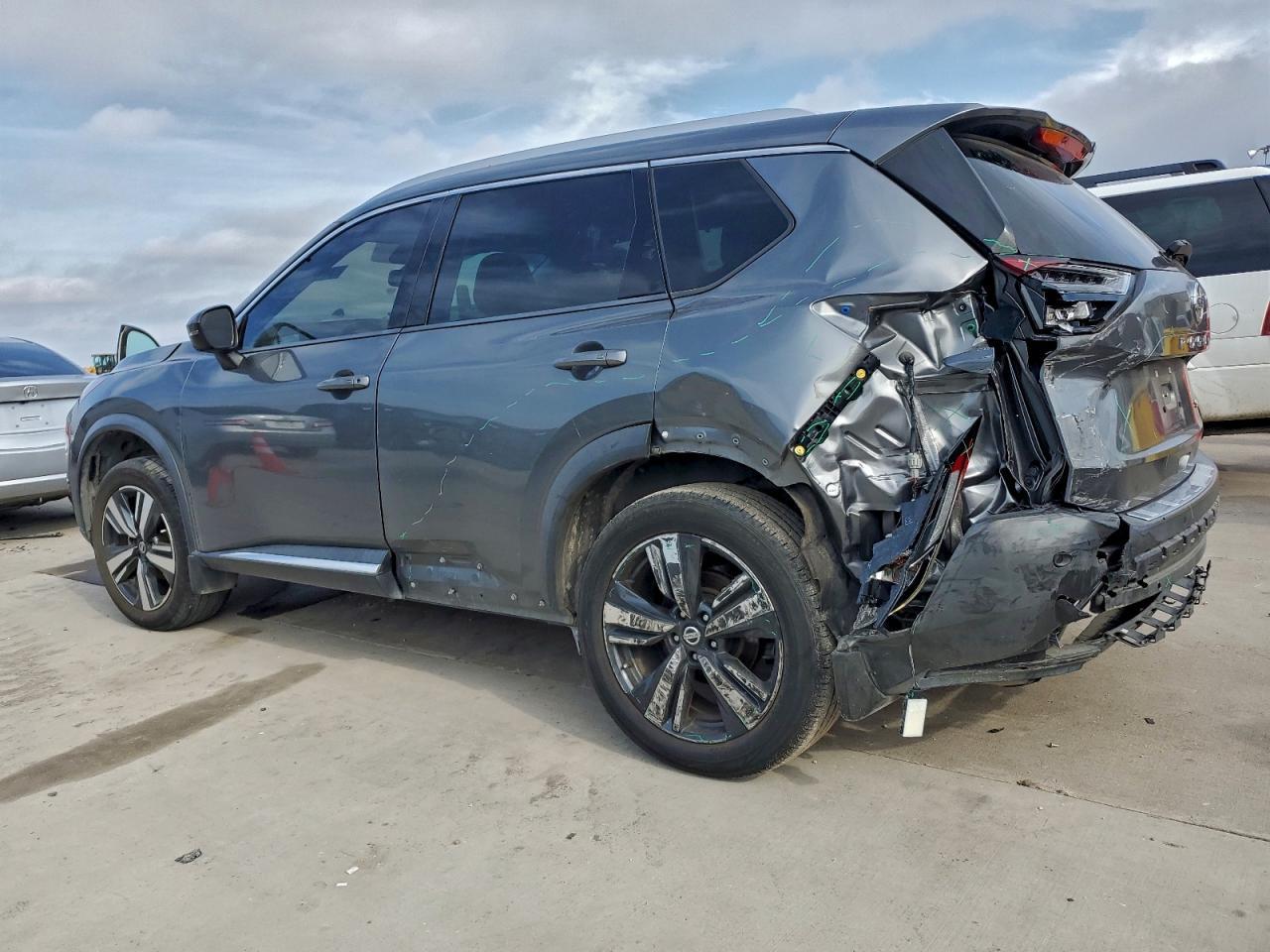 2021 Nissan Rogue Sl - Image 2