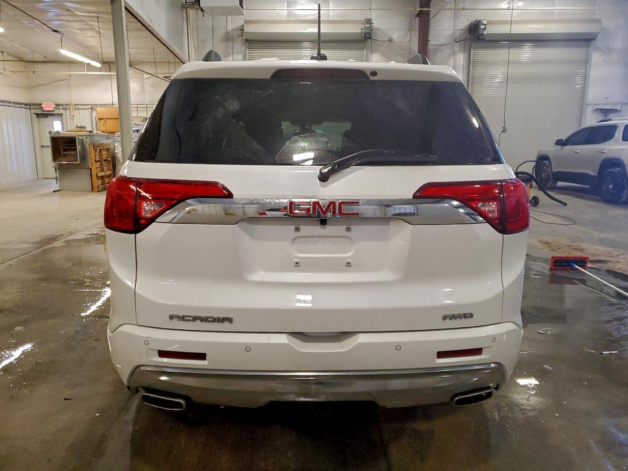 2017 GMC Acadia Denali - Фото 6