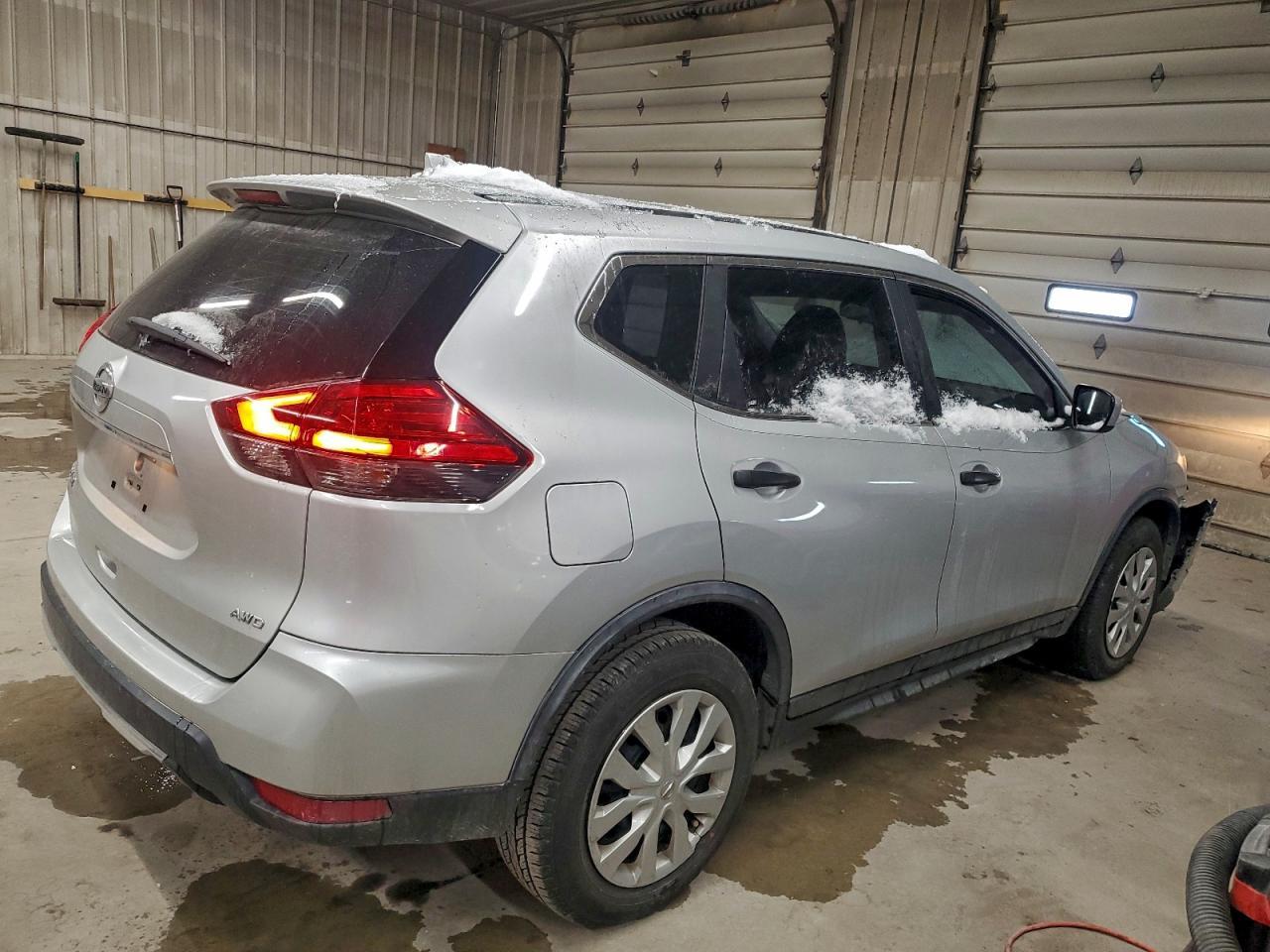 2017 Nissan Rogue S - Фото 3