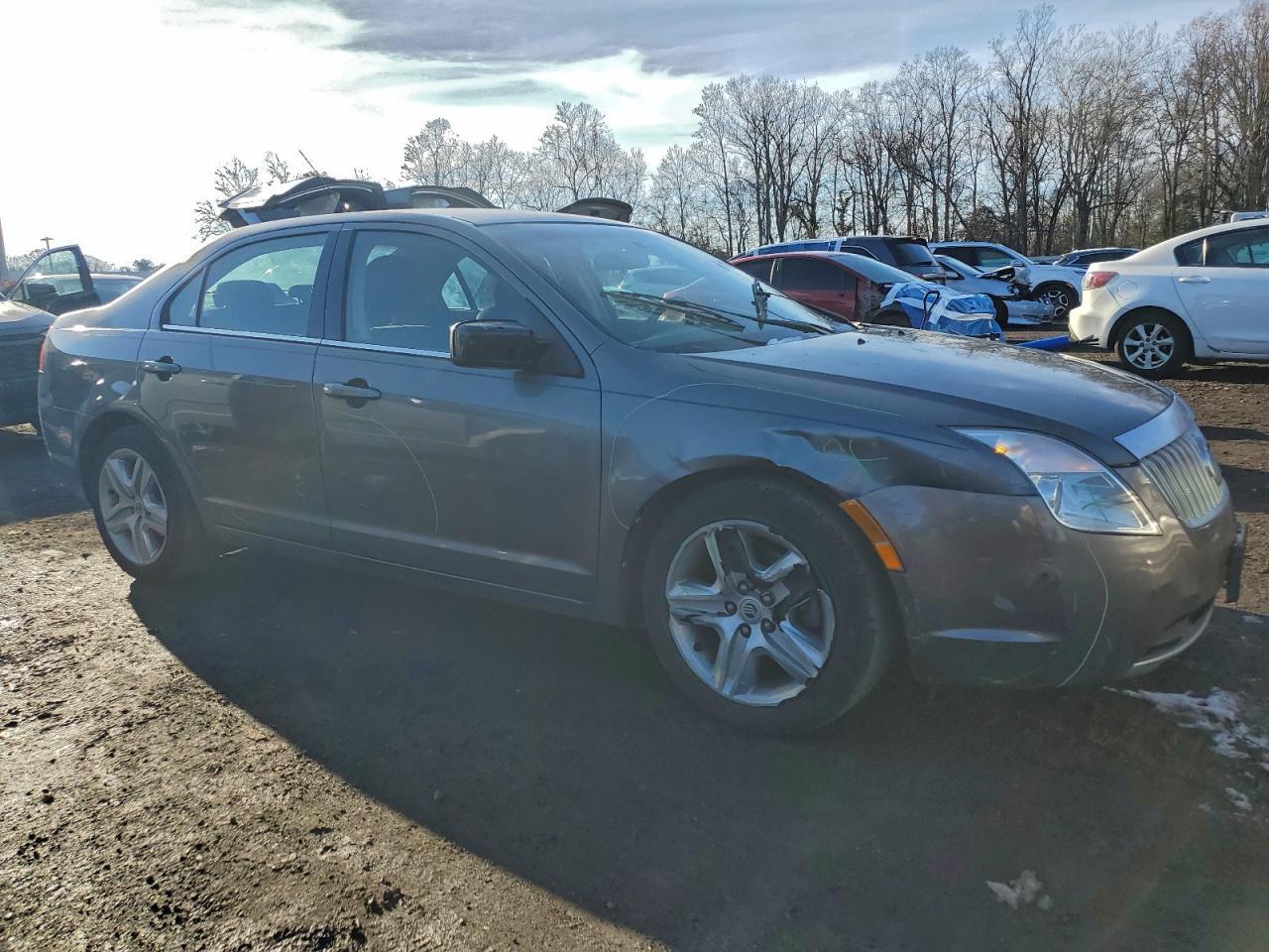 2010 Mercury Milan - Image 4