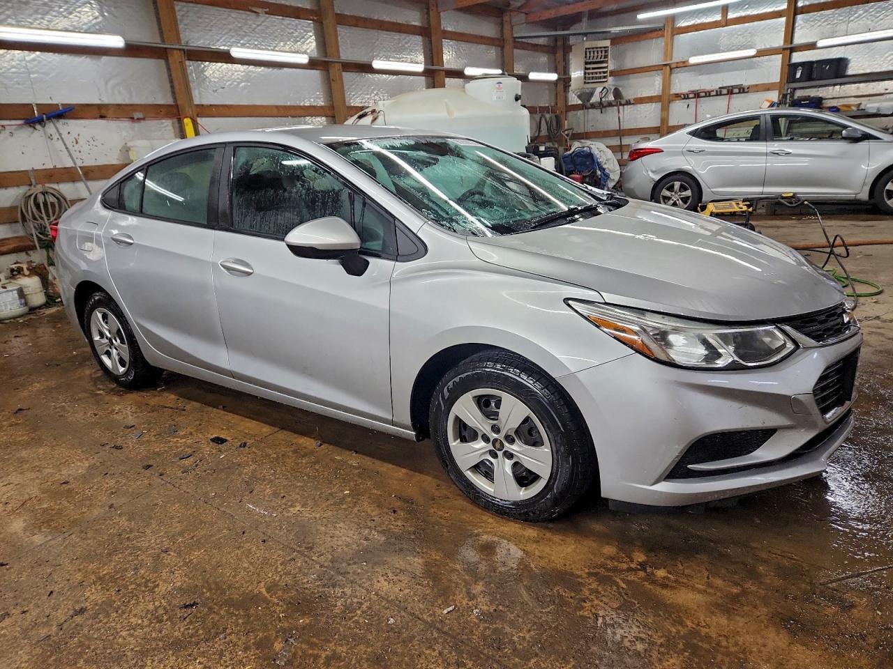 2017 Chevrolet Cruze Ls - Фото 4